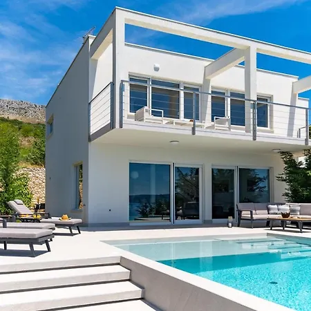 New! Seaview Aba With 38sqm Heated Infinity Pool, 4 Bedrooms, Media Room, 150m From Sea Villa