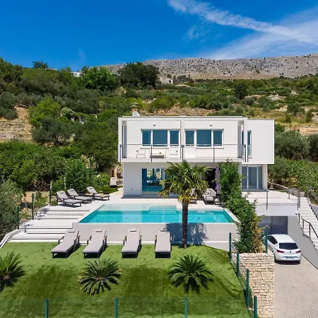New! Seaview Aba With 38sqm Heated Infinity Pool, 4 Bedrooms, Media Room, 150m From Sea Podstrana