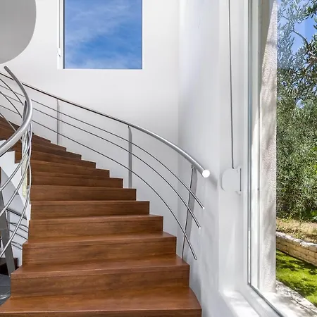 Villa New! Seaview Aba With 38sqm Heated Infinity Pool, 4 Bedrooms, Media Room, 150m From Sea