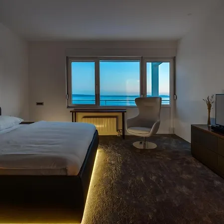 Villa New! Seaview Aba With 38sqm Heated Infinity Pool, 4 Bedrooms, Media Room, 150m From Sea
