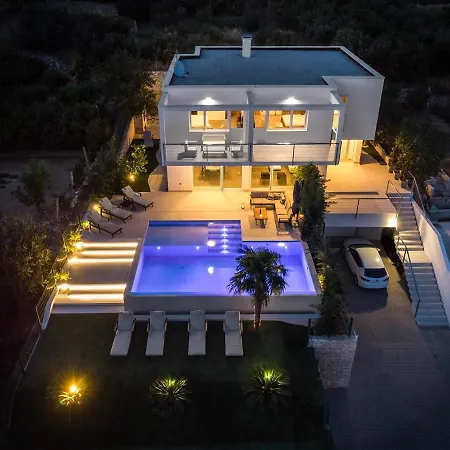New! Seaview Aba With 38sqm Heated Infinity Pool, 4 Bedrooms, Media Room, 150m From Sea *
