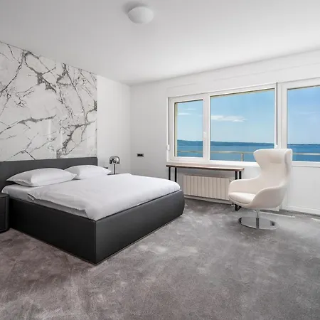 New! Seaview Aba With 38sqm Heated Infinity Pool, 4 Bedrooms, Media Room, 150m From Sea Podstrana
