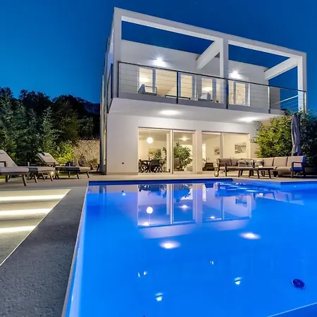 New! Seaview Aba With 38sqm Heated Infinity Pool, 4 Bedrooms, Media Room, 150m From Sea Villa *