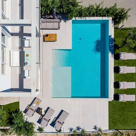 New! Seaview Aba With 38sqm Heated Infinity Pool, 4 Bedrooms, Media Room, 150m From Sea Podstrana