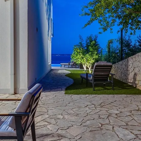 New! Seaview Aba With 38sqm Heated Infinity Pool, 4 Bedrooms, Media Room, 150m From Sea Villa *