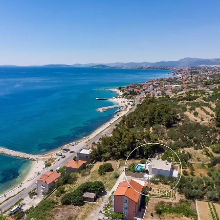 New! Seaview Aba With 38sqm Heated Infinity Pool, 4 Bedrooms, Media Room, 150m From Sea Villa
