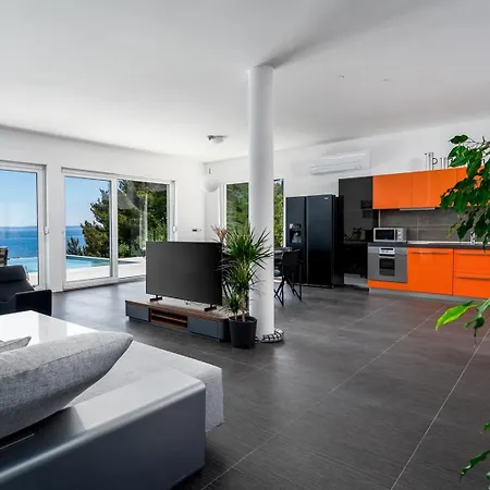 Villa New! Seaview Aba With 38sqm Heated Infinity Pool, 4 Bedrooms, Media Room, 150m From Sea Podstrana